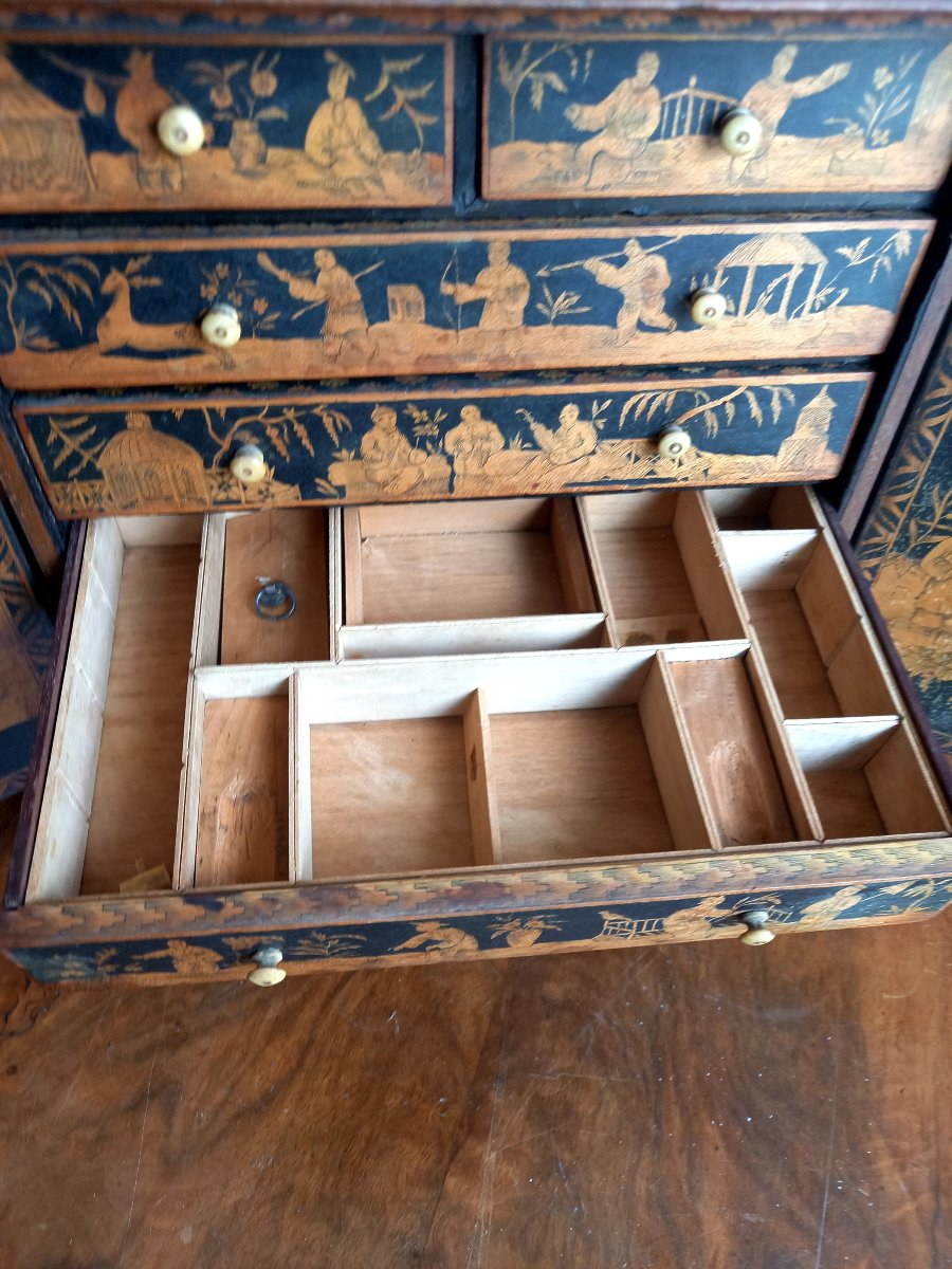 England, Circa 1800–1820. Small Cabinet In The Chinese Style -photo-1