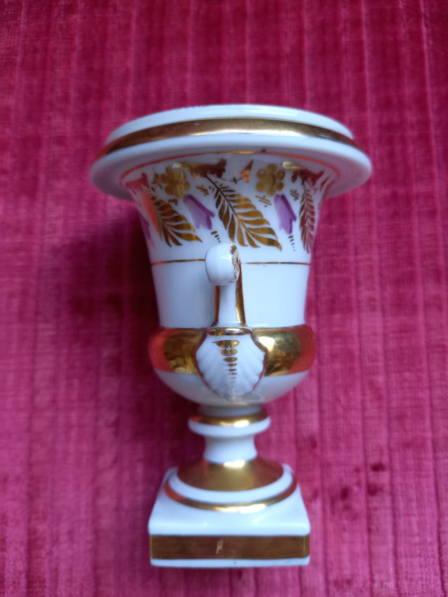 Paris Porcelain, Circa 1830. Miniature Medicis Vase -photo-2