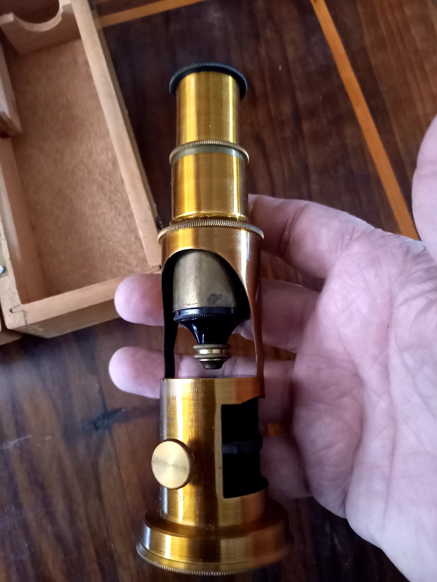 Fin XIXE.  Microscope portatif. -photo-3