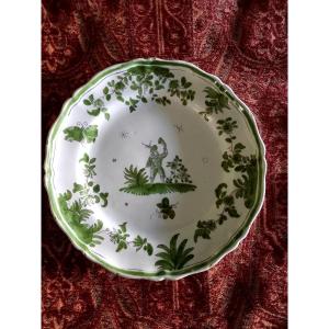 Moustier XVIIIE : grande assiette au decor en camaïeu vert
