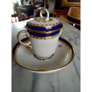 Tasse trembleuse , porcelaine de Derby