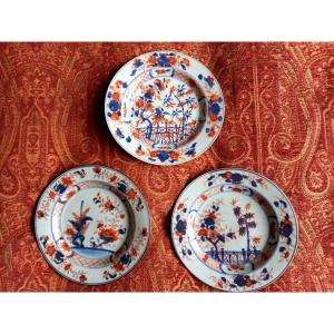18th-century Chinese Porcelain, Imitating Imari Porcelain. Three Plates 