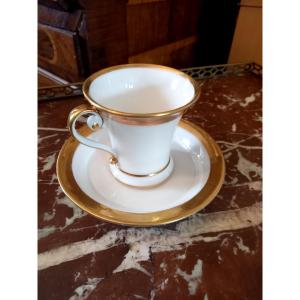 Manufacture Nast, Paris. Vers 1830 . Tasse à café monogrammée