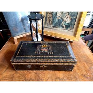 Late XVIIIe.  Leather-covered Case With A Cardinal's Coat Of Arms