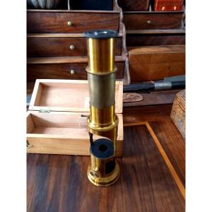 Late 19th Century. Portable Microscope.
