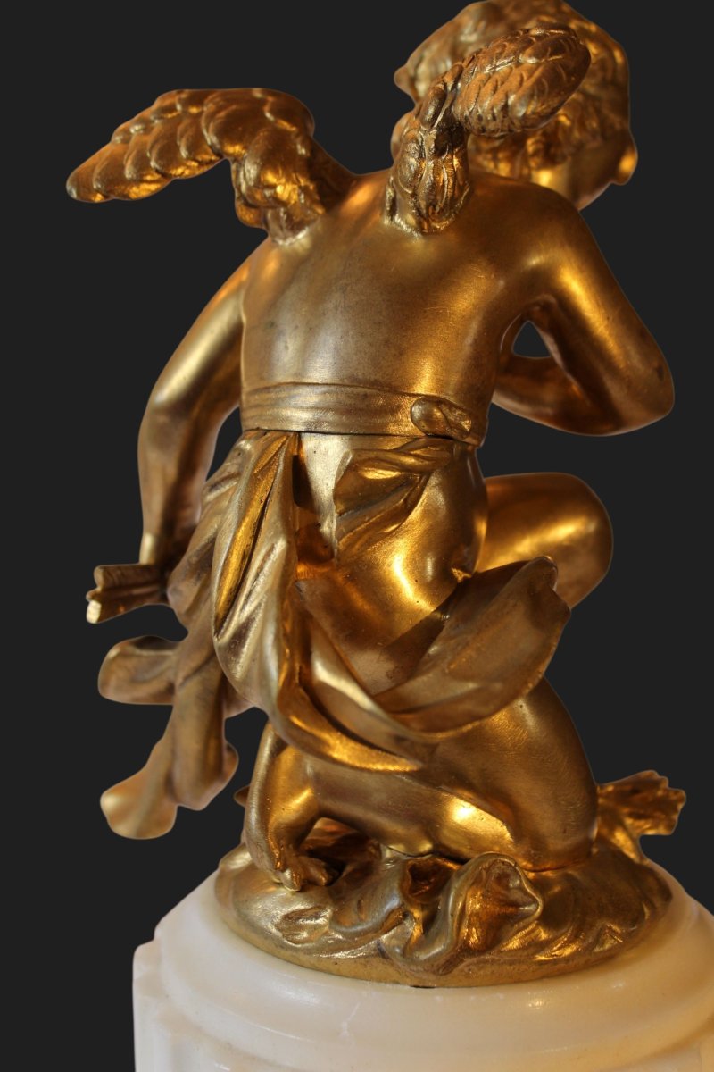 Pendule  ornée d'un Amour en bronze doré signé CARLIER-photo-1