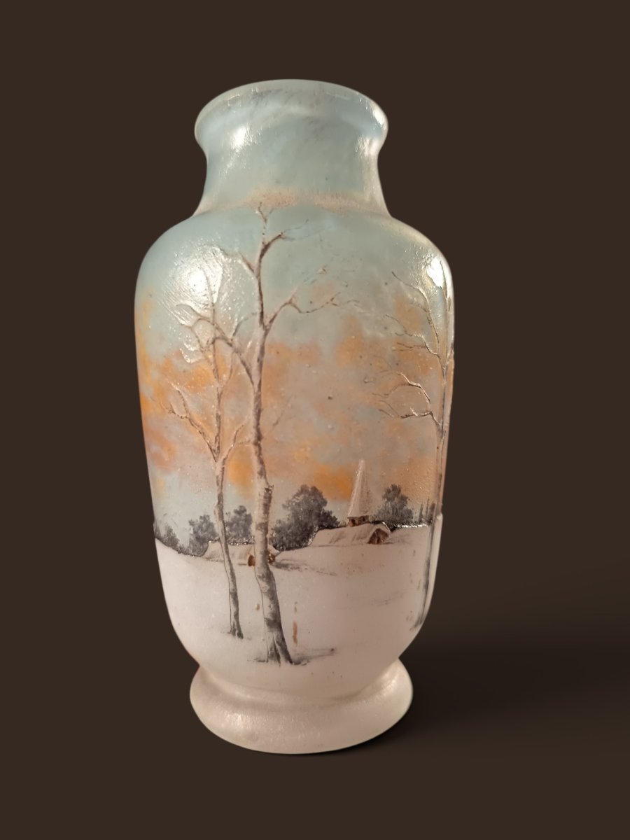 Vase miniature. DAUM Nancy. paysage de village hollandais enneigé 