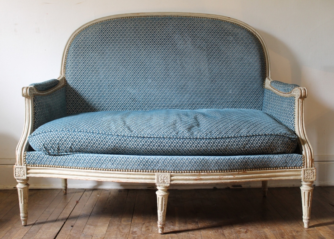 Petite Canapé d'époque Louis XVI Estampillé De Lelarge