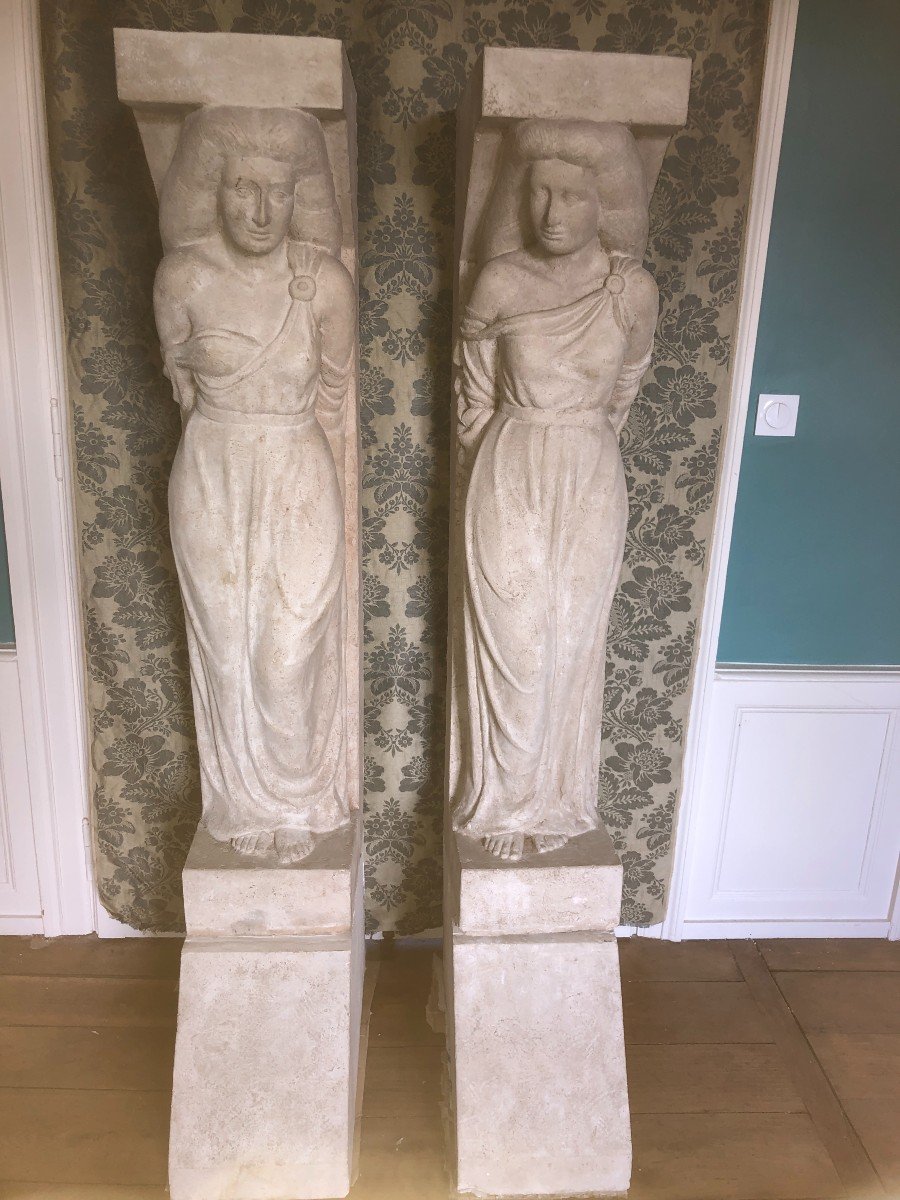 Paire De Grandes Statues Caryatides En Plâtre Vers 1930