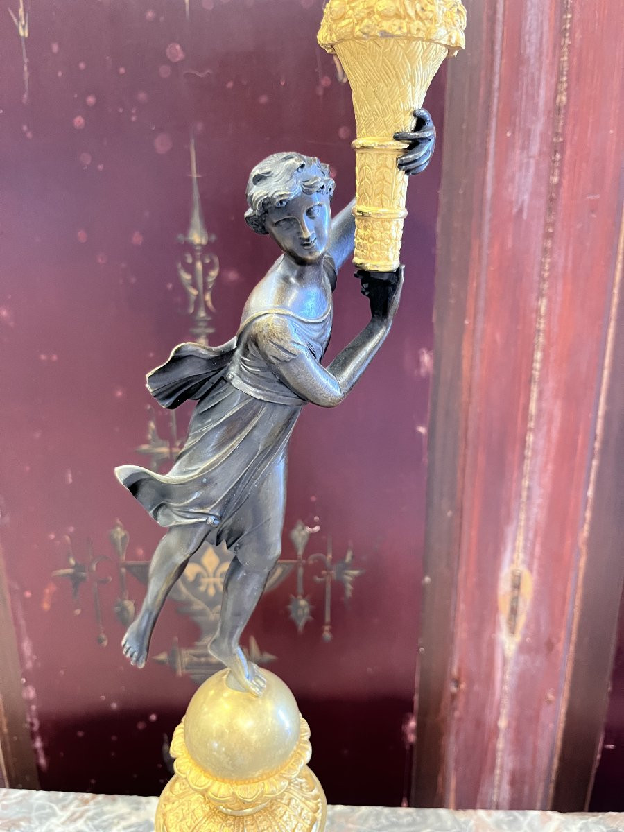Paire de grands candélabres d'époque Restauration en bronze à deux patines-photo-4