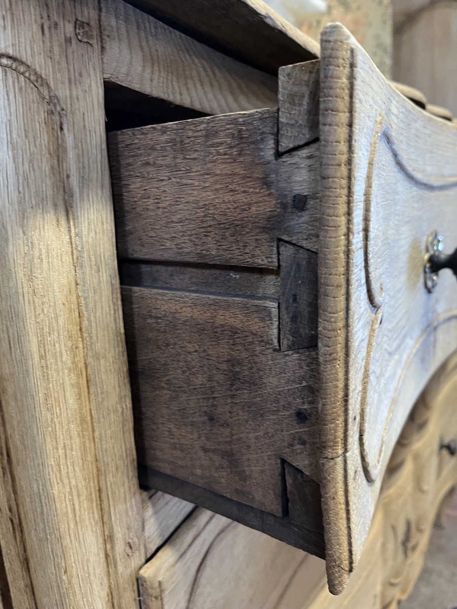 Commode d’époque Louis XV en chêne naturel façade en arbalète -photo-2
