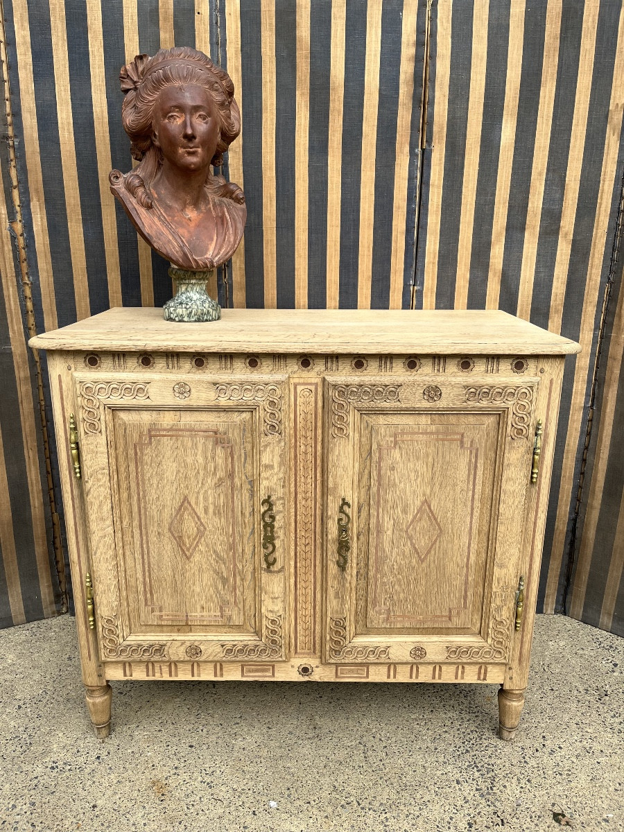 Petit buffet de style Louis XVI en chêne naturel 