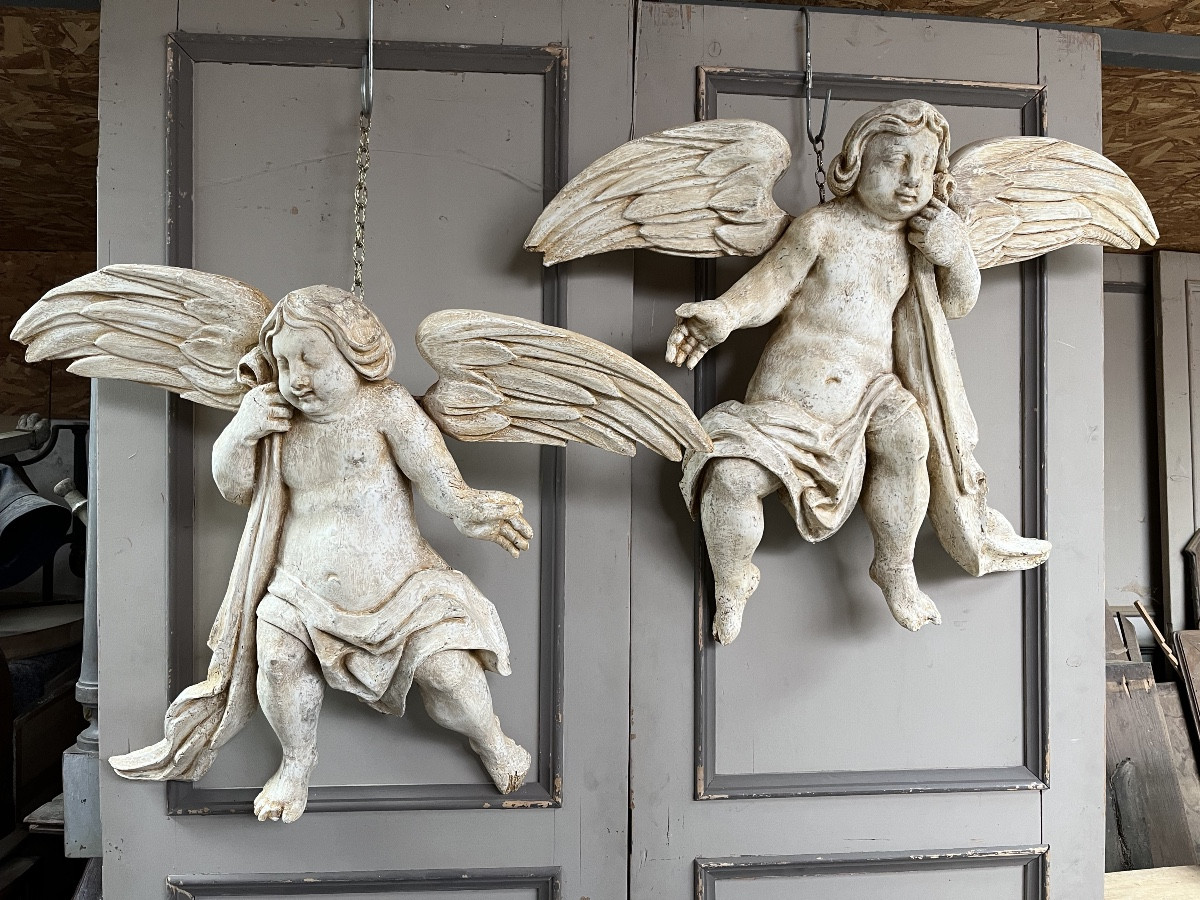 Paire d’Anges en bois peint du XVIIe