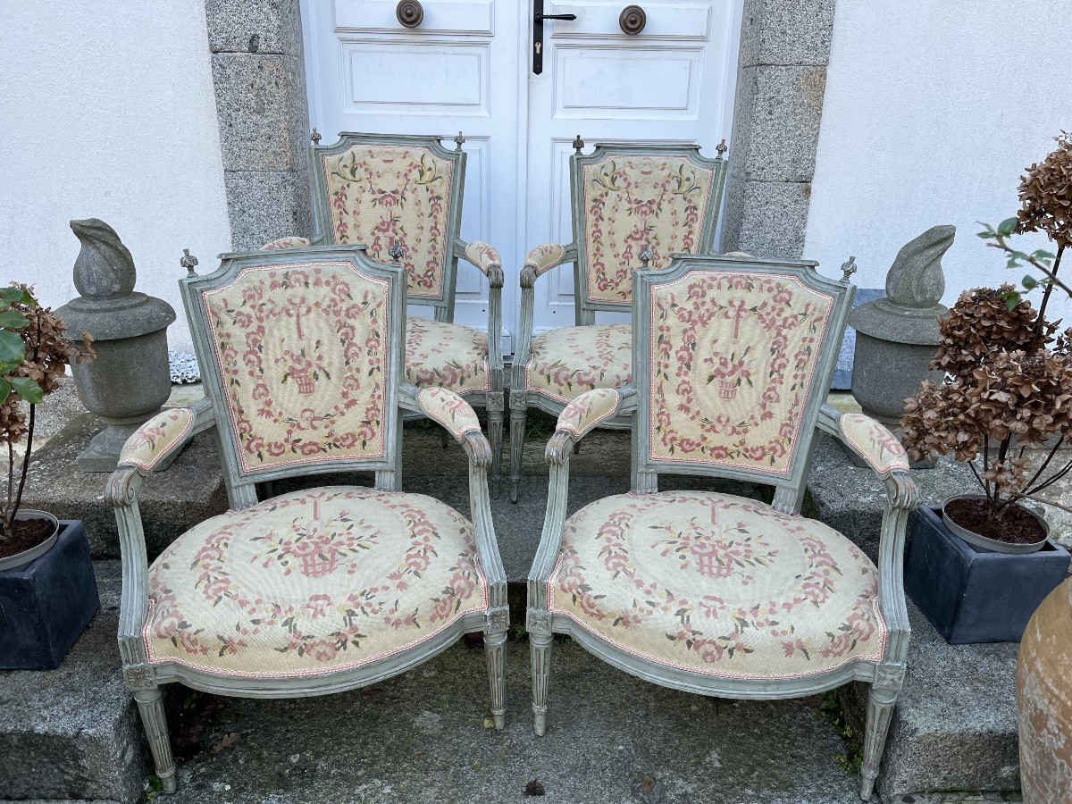 Suite de quatre fauteuils d’époque Louis XVI laqués 
