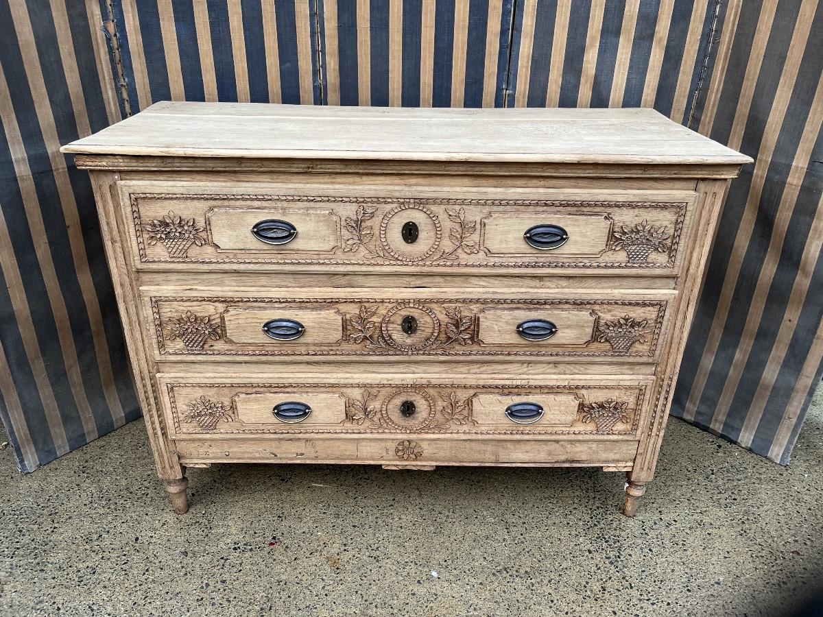 Louis XVI Period Liège Commode In Natural Oak 
