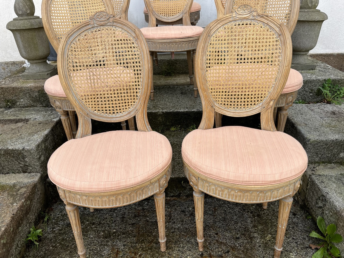Suite de huit chaises de style Louis XVI cannées -photo-2