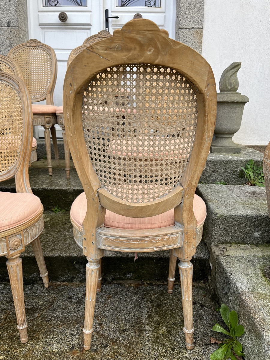 Suite de huit chaises de style Louis XVI cannées -photo-4