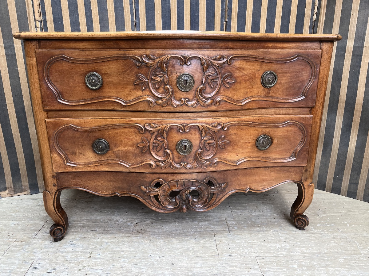 Louis XV Period Nîmes Chest Of Drawers In Walnut 