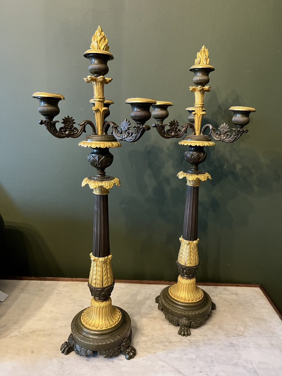 Paire de Candélabres d’époque Restauration en bronze à deux patines
