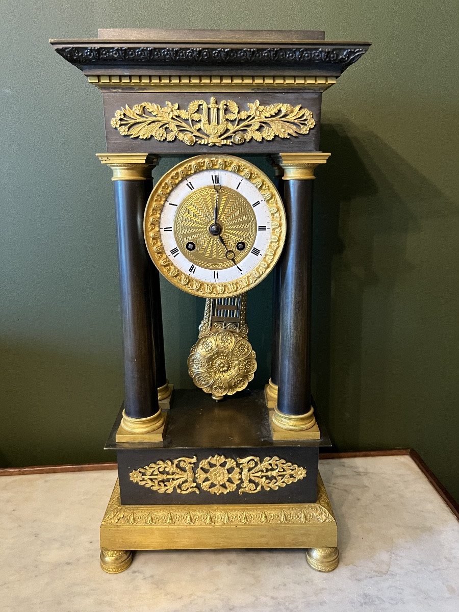 Empire-style Clock In Bronze With Double Patina