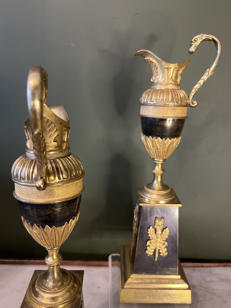 Paire d’ aiguières d’époque Empire en bronze à double patine -photo-1