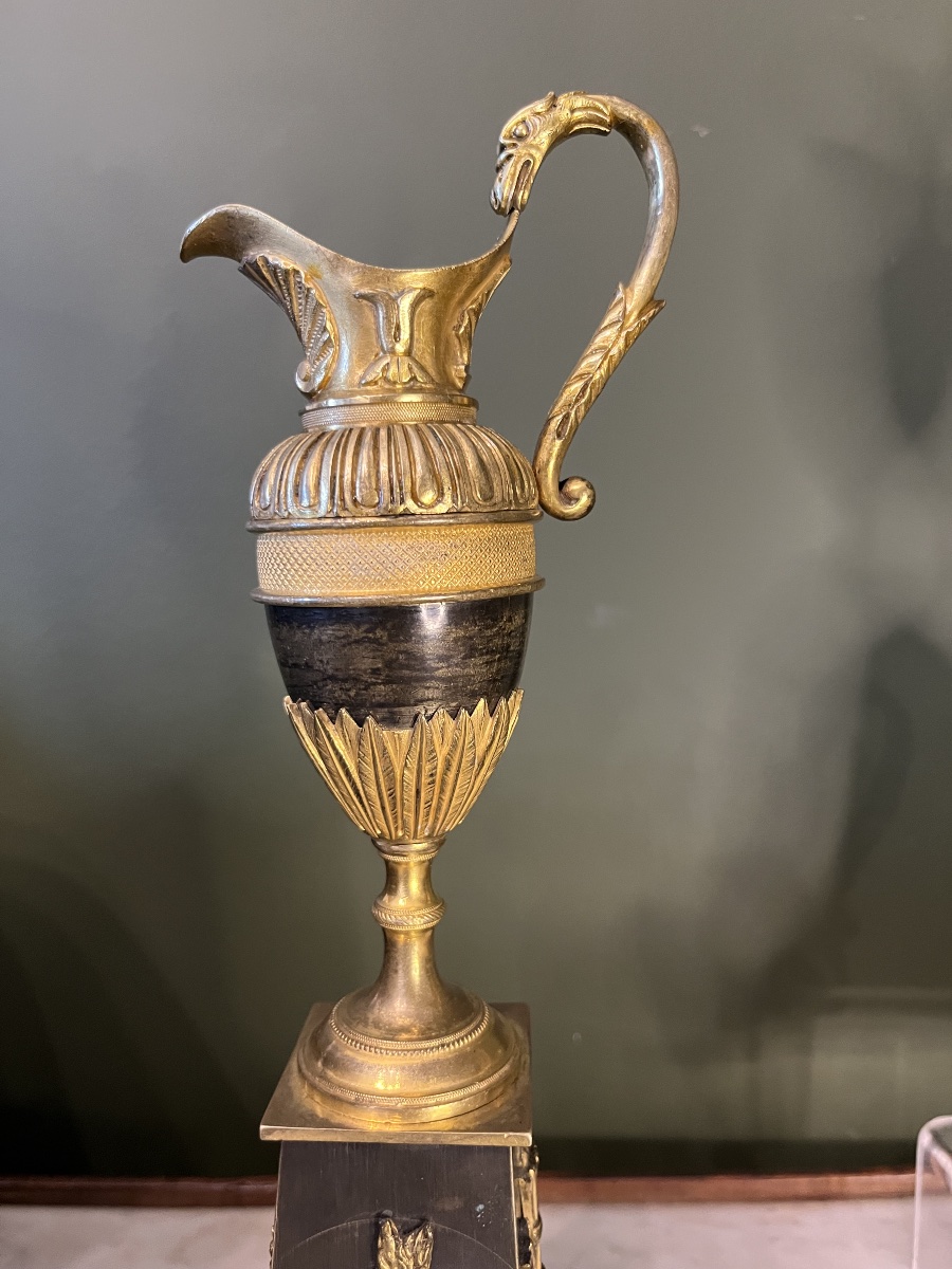 Paire d’ aiguières d’époque Empire en bronze à double patine -photo-2