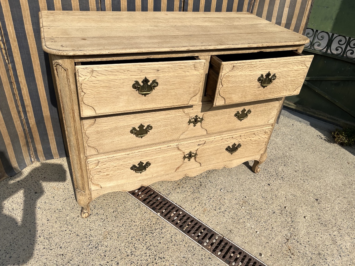 Early 19th-century Louis XV Chest Of Drawers In Natural Oak 