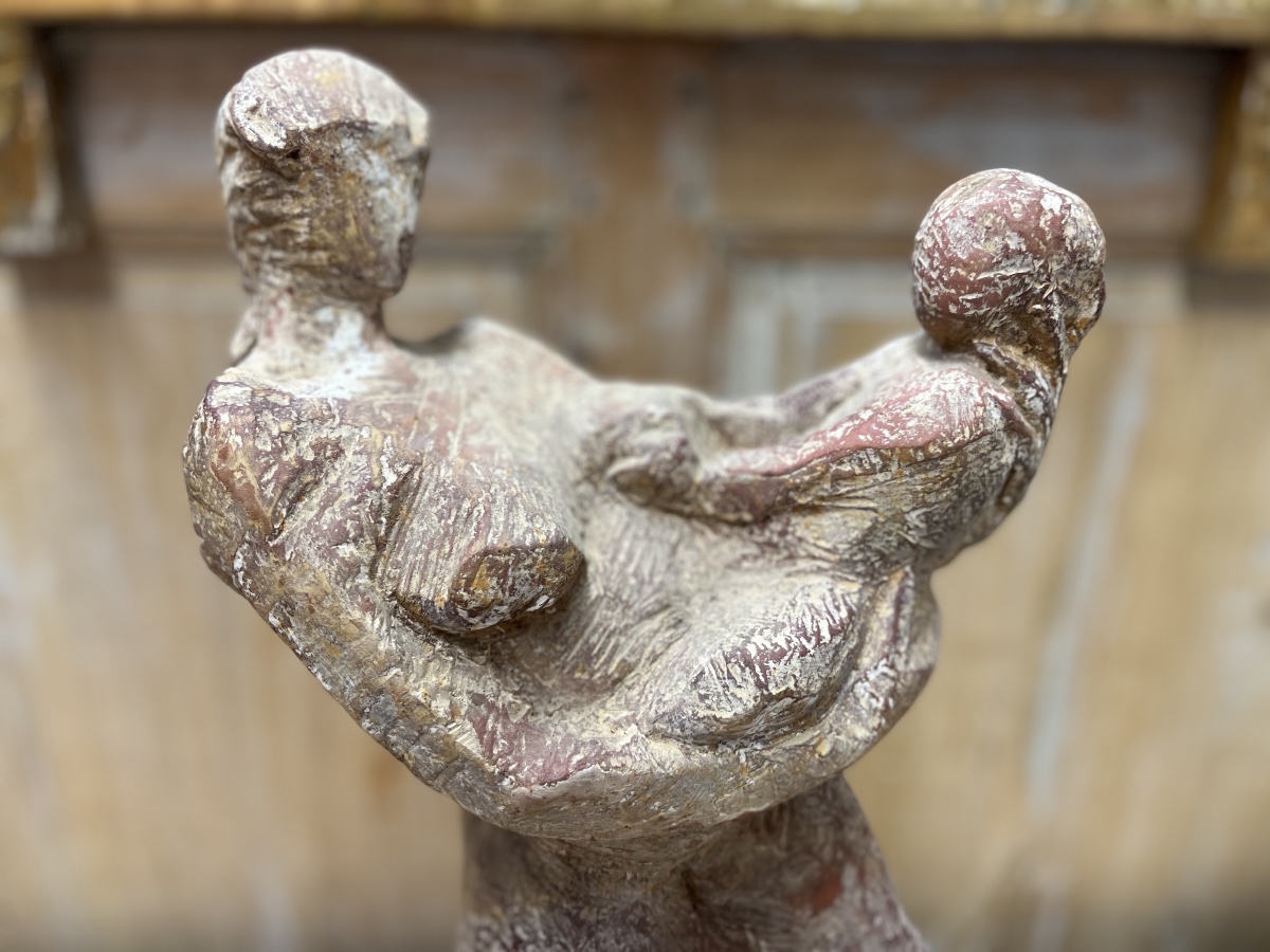 Sculpture d’une maternité en terre cuite de J Charlas , datée de 1986