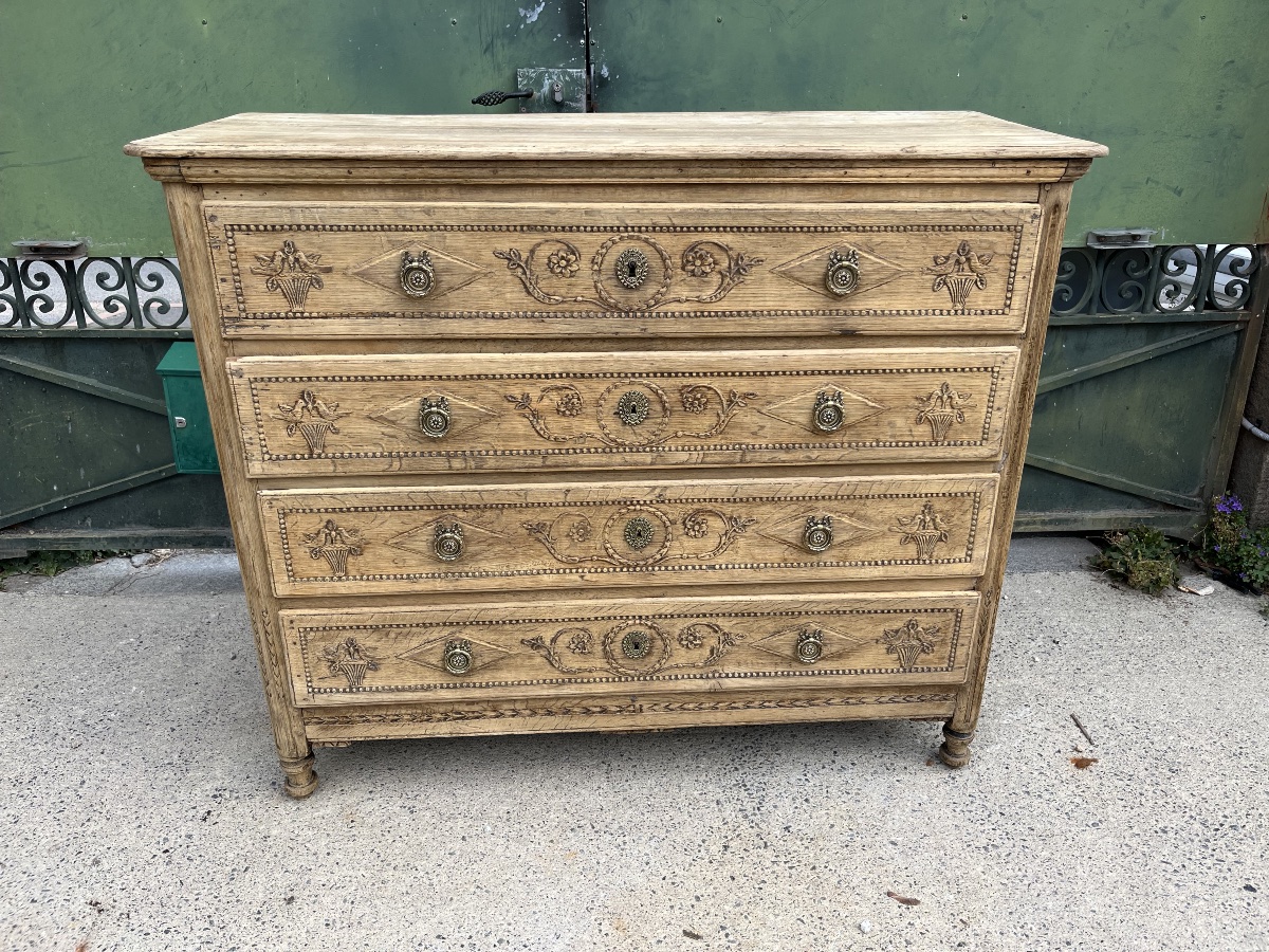 Louis XVI-era Liège Chest Of Drawers In Natural Oak 