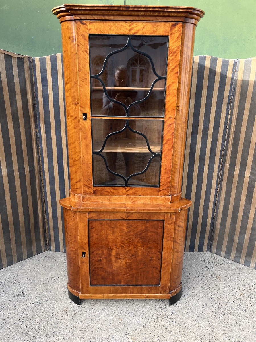 Petite Encoignure vitrée. Biedermeier 