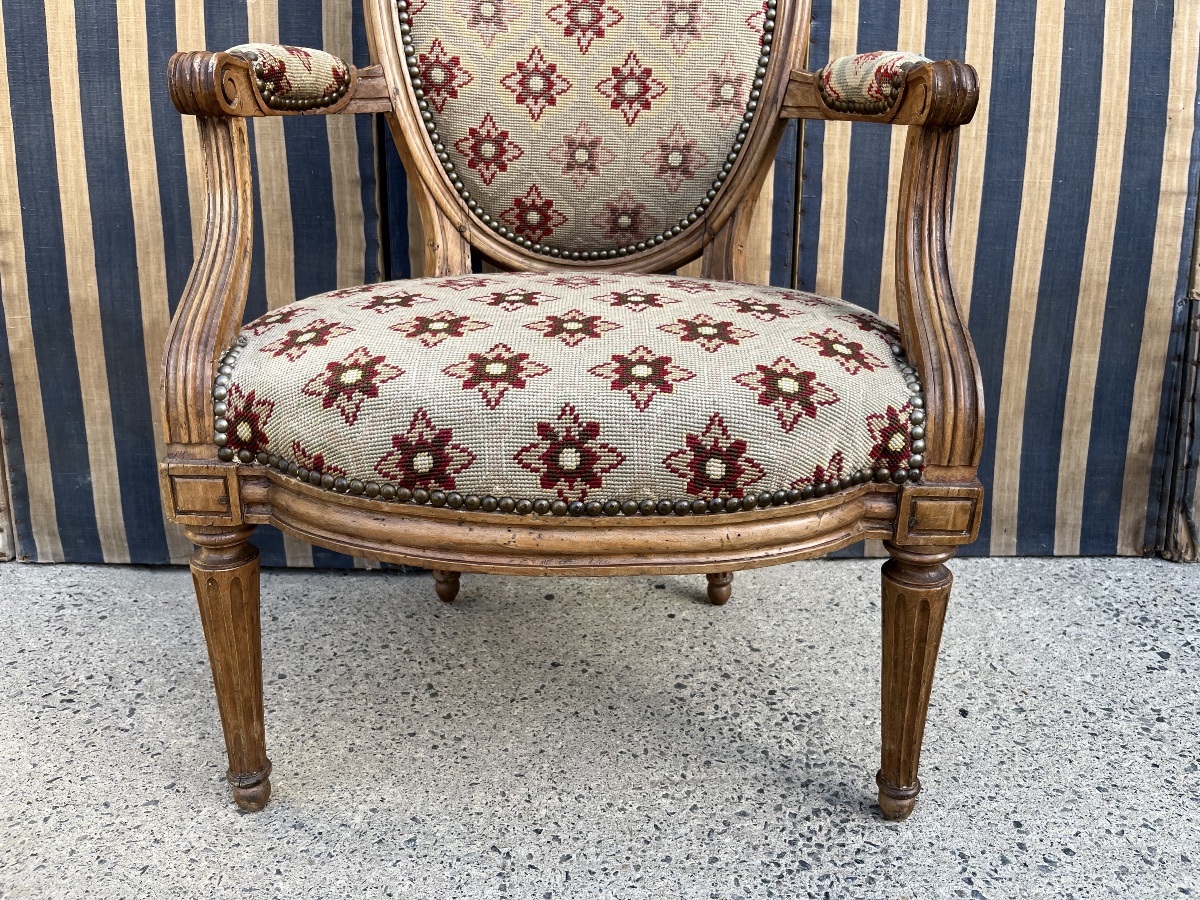 Louis XVI-era Armchair -photo-2