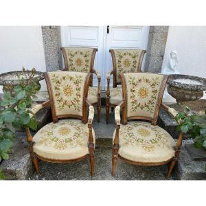 Suite De Quatre Fauteuils d'époque Directoire En Noyer