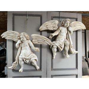 Paire d’Anges en bois peint du XVIIe