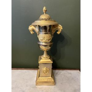 Rare Vase couvert en bronze doré d’époque Empire