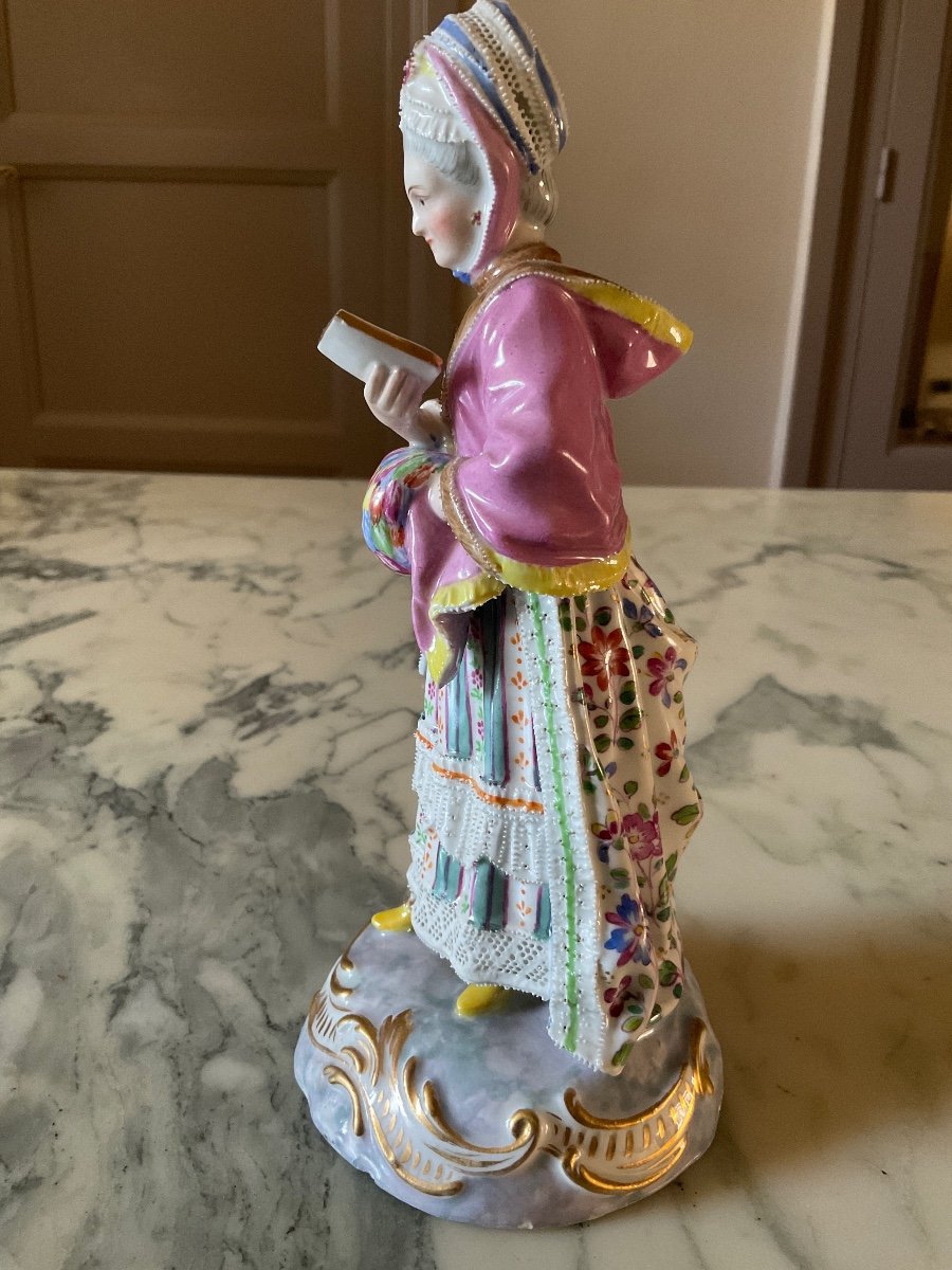 Porcelaine Polychrome Représentant Une Femme Lisant Une Lettre Manufacture De Vienne (autriche)-photo-3