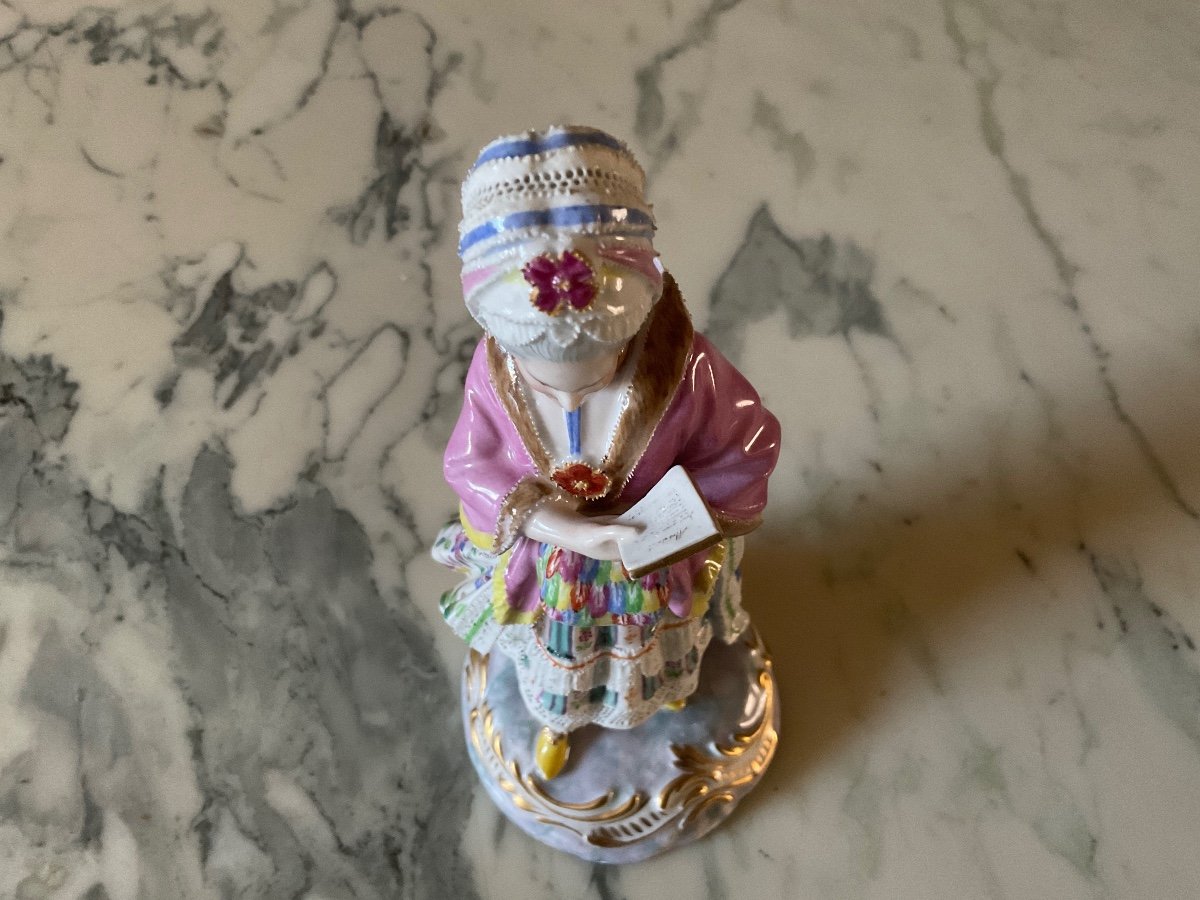 Porcelaine Polychrome Représentant Une Femme Lisant Une Lettre Manufacture De Vienne (autriche)-photo-2