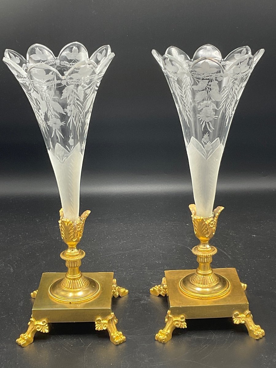 Pair Of Soliflore Vases In Polylobed Cornet Shape In Frosted Engraved Crystal With Floral Decor, Foliage Base In Gilded Bronze With Gold.-photo-2