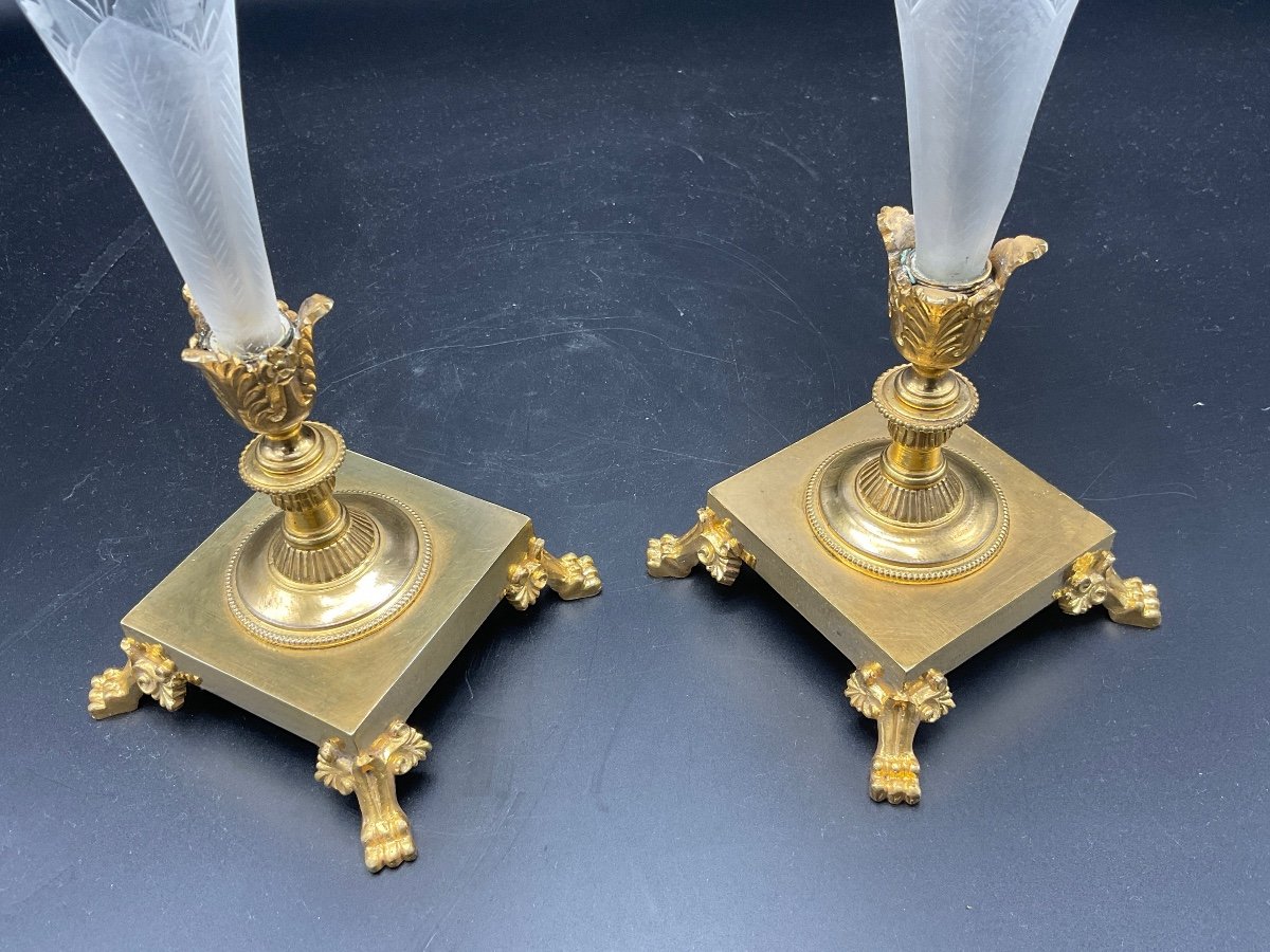 Pair Of Soliflore Vases In Polylobed Cornet Shape In Frosted Engraved Crystal With Floral Decor, Foliage Base In Gilded Bronze With Gold.-photo-8
