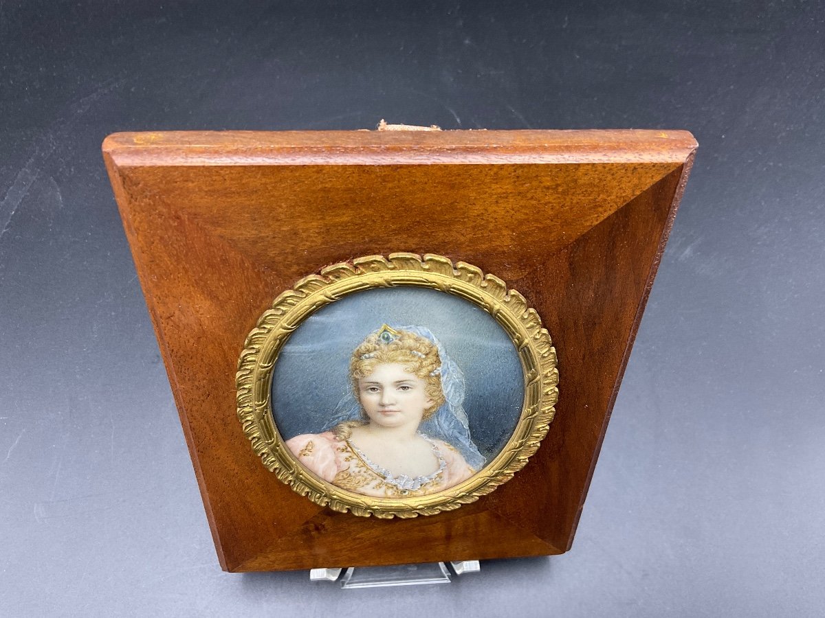 Miniature On Polychrome Ivory Representing A Young Blonde Woman With Brown Eyes Signed Bernard.-photo-4