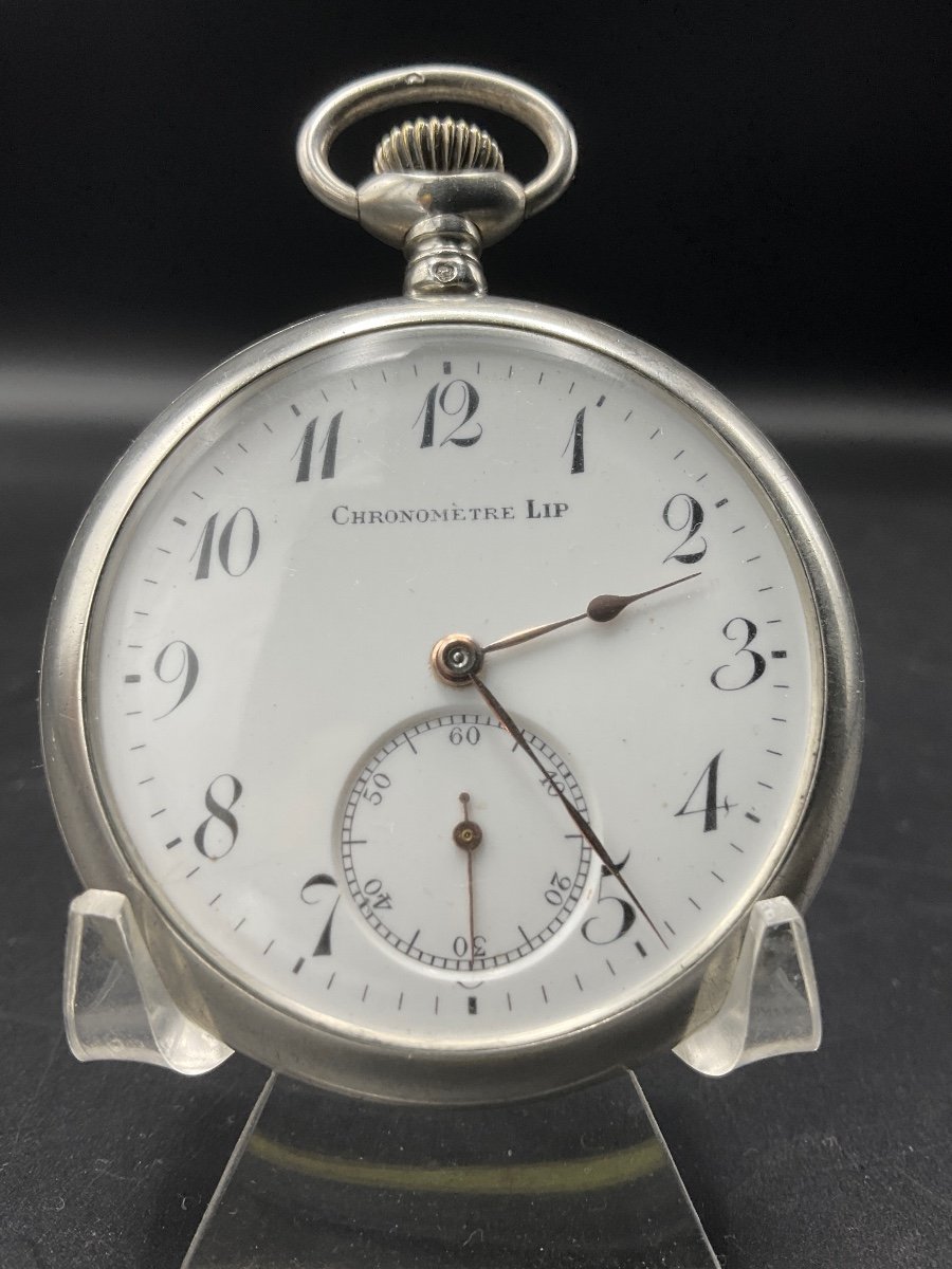 Pocket Or Pocket Watch In Sterling Silver Lip Brand Decorated With Floral Rinceau And Crest.