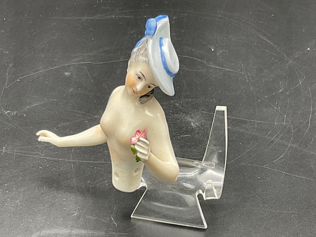 German Polychrome Porcelain Half-figurine From The De Dressel And Kister Manufacture Representing A Young Woman.-photo-2