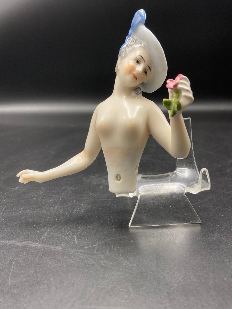 German Polychrome Porcelain Half-figurine From The De Dressel And Kister Manufacture Representing A Young Woman.-photo-8