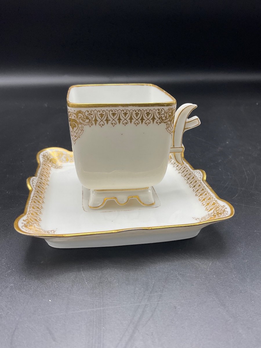 A Cup And Its White And Gold Saucer In Limoges Porcelain From The Jean Pouyat Factory Of The Mercédès Service.-photo-2