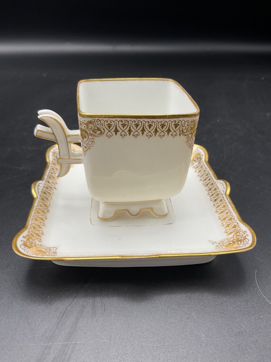 A Cup And Its White And Gold Saucer In Limoges Porcelain From The Jean Pouyat Factory Of The Mercédès Service.-photo-3