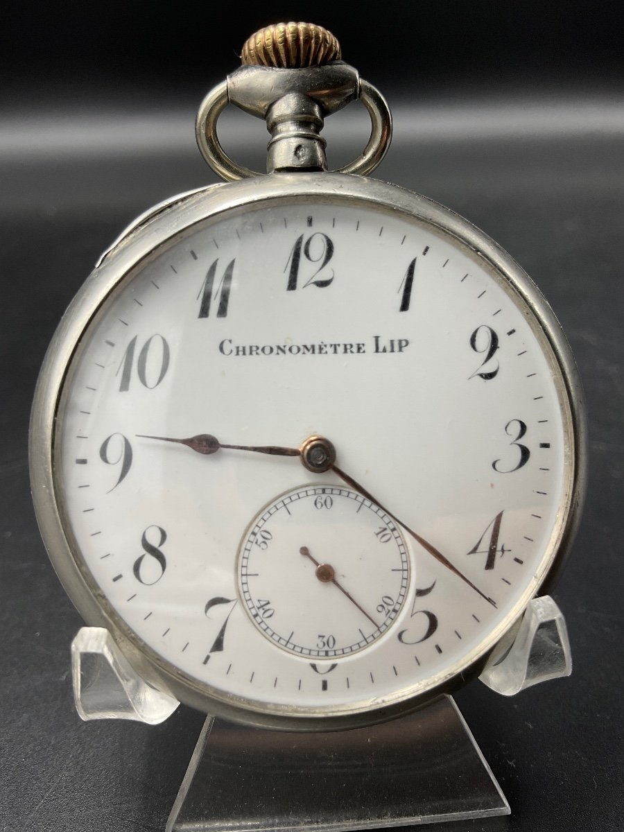 Pocket Watch Or Pocket Watch In Sterling Silver Lip Brand Decorated With Horizontal Line Scrolls Small Diamond Point Oval Medallion.