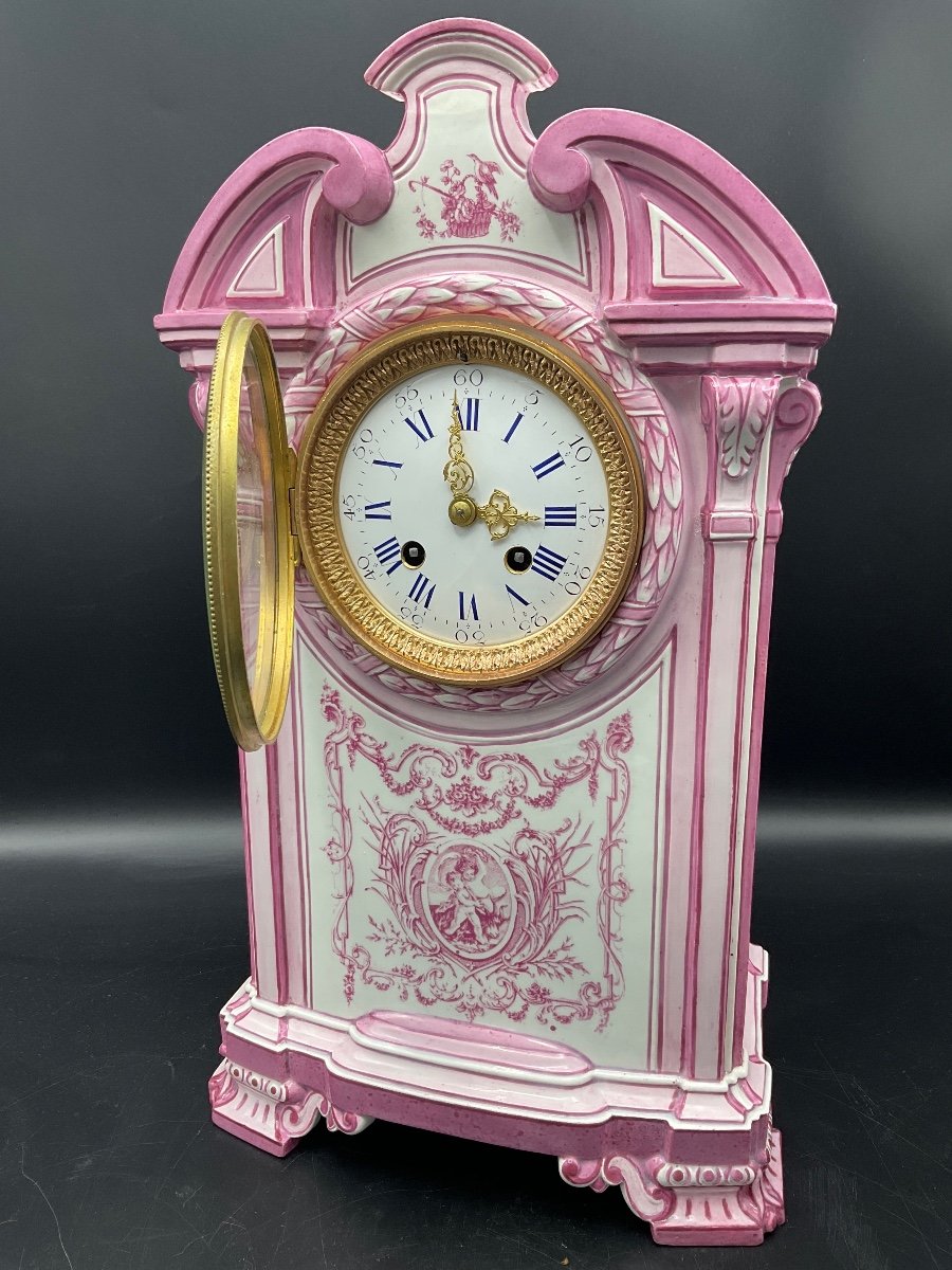 Trianon Clock In Gien Earthenware With Saxony Decor In Shades Of Pink On A White Background.-photo-2