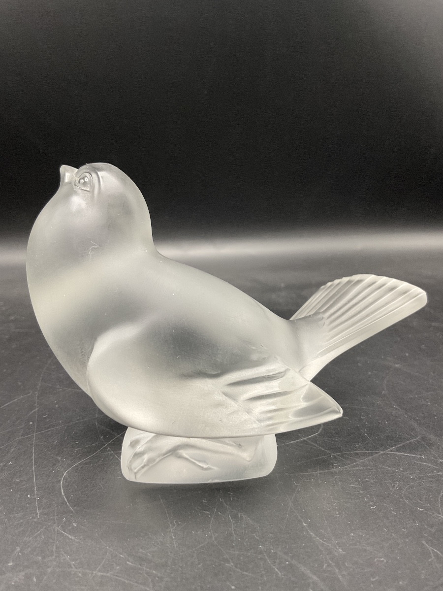 Lalique France Oiseau Moineau Moqueur En Cristal Dépoli De La Cristallerie Lalique.