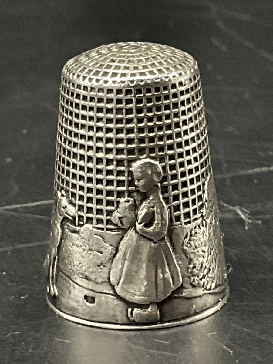 Sterling Silver Thimble Illustrating The Tale Of Little Red Riding Hood By Charles Perrault.-photo-3