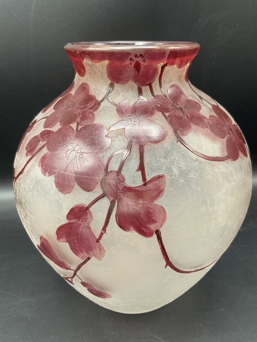 Vase Legras modèle Burgos série rubis en verre à décor de fleurs en chute gravé à l’acide.-photo-8