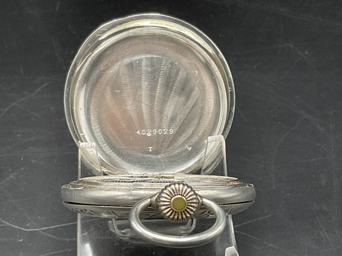 Montre à gousset ou de poche savonnette de marque Oméga en argent massif à décor d’alvéoles.-photo-3